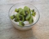 Foto del passaggio 2 della ricetta Yogurt e kiwi