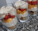 Foto del paso 1 de la receta: Copa de yogurt con frutas y granola 🍓🥭