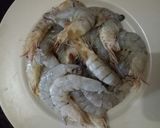 Foto langkah ke 1 dari resep Udang Asam Manis.