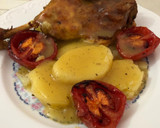 Foto del paso 6 de la receta: Pollo al horno con patatas panaderas y tomate asado