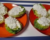 Foto del paso 1 de la receta: Cogollos con queso cottage y salmón