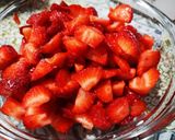 Foto del passaggio 1 della ricetta Crema mascarpone e Philadelphia con fragole
