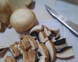 Foto del paso 3 de la receta: Pan con atún, hongos, cebolla y morrón
