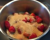 Une image de l'étape 1 de Confit de fraises.