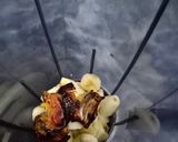 A picture of step 2 of Energy booster bananas date shake.