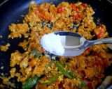 A picture of step 4 of Egg kothu idly.