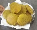 A picture of step 5 of Moong & Moth beans Sproutes Masala poori.