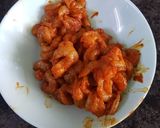 A picture of step 1 of Maldives prawn curry.