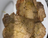Foto del paso 2 de la receta: Lomo en salsa de cebolla con tiras de piquillo