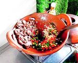Foto langkah ke 2 dari resep Kangkung Daging Iris.