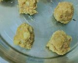 A picture of step 2 of Kache kele ka pakoda.