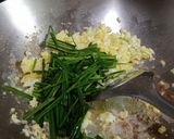 Foto langkah ke 4 dari resep Bakmi goreng kucai telur.