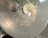 Foto langkah ke 4 dari resep Pad Thai With King Prawns.