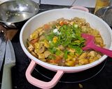 Foto langkah ke 4 dari resep Ayam Jamur Masak Manis.