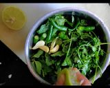 A picture of step 3 of Tikhi pudina chutney.
