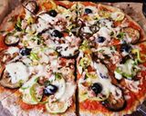 صورة لخطوة 4 من وصفة بيتزا 🍕 بالقمح الكامل والخضار المشوية 🍆🍅🌶🥗