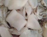 Foto langkah ke 1 dari resep Cah Brokoli Cumi.