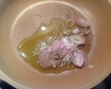 Foto del passaggio 1 della ricetta Risotto con radicchio trevigiano tardivo e salsa di mirtilli