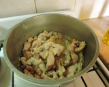 Foto del paso 1 de la receta: Pollo al curry con papas al natural tostadas