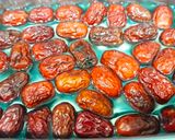 Hình bước làm 2 của món Chè hạt sen táo đỏ kỉ tử