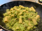 Rigatoni con Pesto di Zucchine e Speck