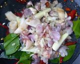รูปขั้นตอนการทำที่ 1 ของ ต้มรังไข่ ตับไก่ ปลาร้า