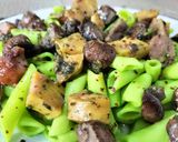 Foto del paso 7 de la receta: Macarrones con longaniza, relleno y portobello al ajillo