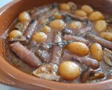 Foto del paso 9 de la receta: Salchichas guisadas al vino tinto con patatas y champiñones