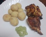 Foto del paso 4 de la receta: Muslos de pollo asados en freidora de aire con papas arrugas y mojo