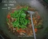 Foto langkah ke 4 dari resep Tumis tongkol asap kemangi.