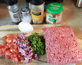 Foto del paso 1 de la receta: Tortitas de carne en caldillo rojo 🤤👌