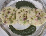 A picture of step 6 of Paneer ke uttapam.