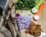 Foto langkah ke 1 dari resep Oseng cuek cabe dan tomat hijau.