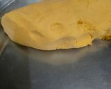मक्की की रोटी(makki ki roti recipe in hindi) रेसिपी चरण 2 फोटो