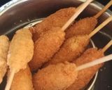 Foto langkah ke 3 dari resep Corndog Sosis dan Mozzarella.