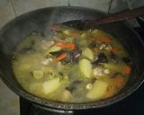Foto langkah ke 6 dari resep Sop jamur kuping.