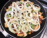 Foto langkah ke 4 dari resep Pizza Roti Tawar Pakai Teflon.