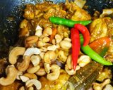 ক‍্যাপসিকাম ও কাজুবাদাম দিয়ে মশলাদার মুরগী। রেসিপির ধাপ 3 ছবি