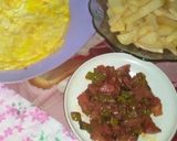 صورة لخطوة 3 من وصفة وجبة مقالى 🥚🥔🥒🍅