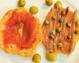 Foto del paso 2 de la receta Montadito "Anxoita" (de Anchoas con Pimientos y Alcaparras)
