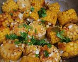 स्पाइसी गार्लिक मसाला भुट्टा विद चीज़ रेसिपी चरण 5 फोटो