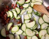 Une image de l'étape 1 de Risotto courgette chorizo citron.
