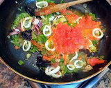 Foto del paso 2 de la receta: Arroz cremoso en caldo de gambas en sartén