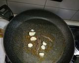 Foto del passaggio 2 della ricetta Cime di rapa saltate in padella