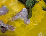 Foto langkah ke 3 dari resep Ayam Goreng Kremes.