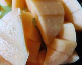 A picture of step 1 of Muskmelon ice cream shake.