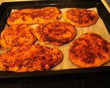 Foto del paso 3 de la receta: Foccacciasss de jueves con ragú (este ragú es apetito o hambre)