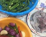 Foto langkah ke 3 dari resep Tumis Cumi Bawang Tombak.