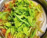 Hình bước làm 3 của món Canh Cá Bớp Nấu Lá Me