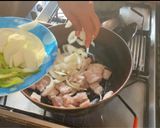 รูปขั้นตอนการทำที่ 3 ของ ผัดหมูสามชั้นน้ำพริกกะปิ